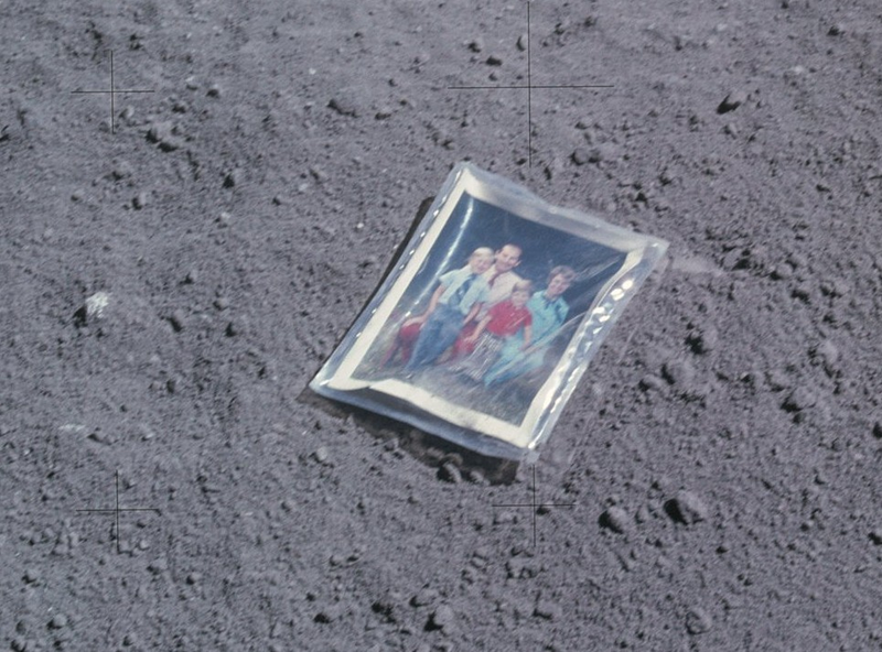Illustration for article titled There's Poop on the Moon